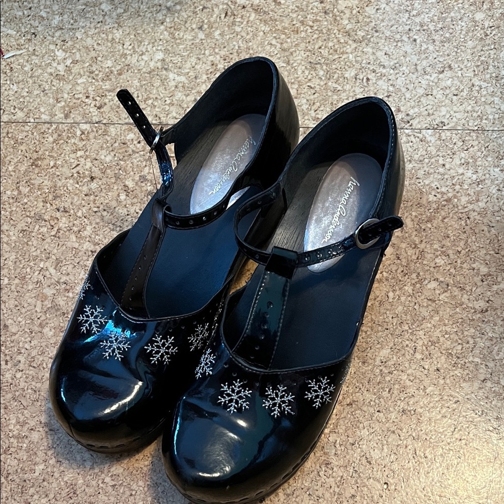 Hanna Andersson Black Snowflake Flats